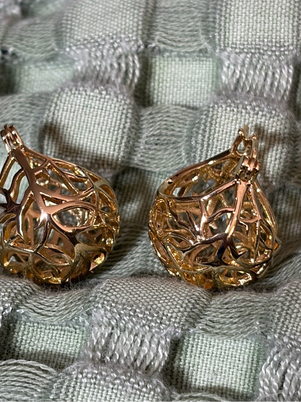 Gold Filigree Teardrop Earrings - Women Jewelry - Picture 3 of 3